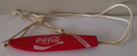 90111-1 € 1,00 coca cola fluitje in vorm van surfplank.jpeg